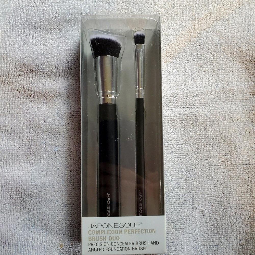 Japonesque Complexion Perfection Makeup Brush Duo